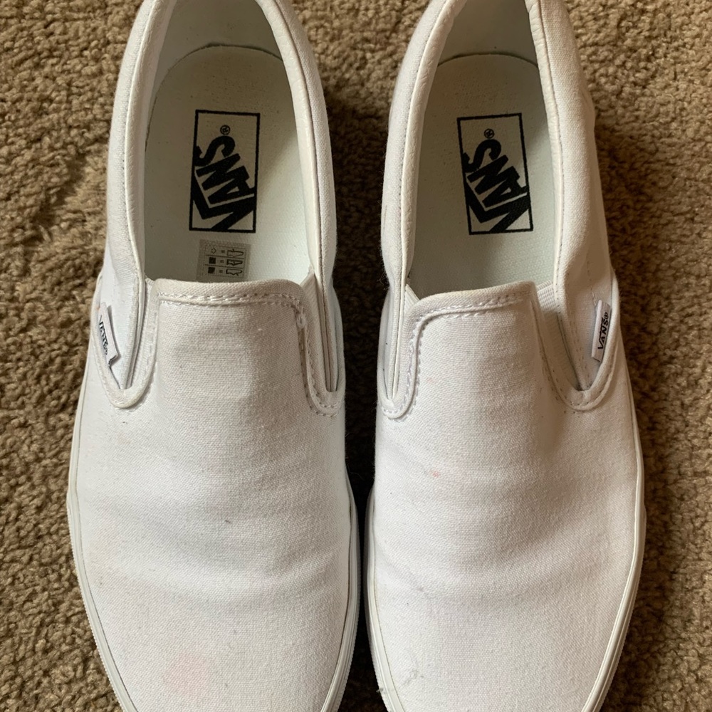 ✨white slip on vans✨